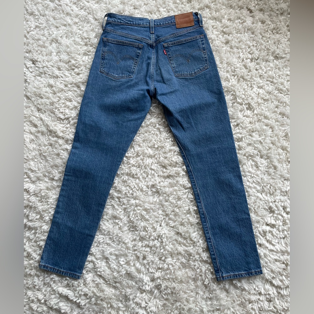 Levi's - Picture 2 of 6